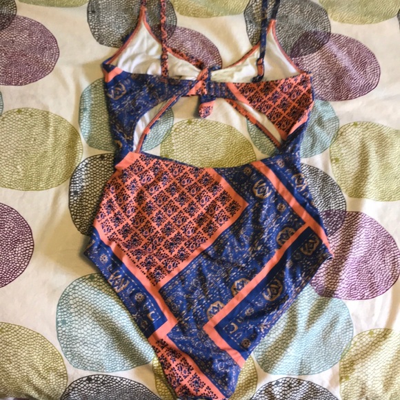 Urban Outfitters printed one piece swimsuit - Picture 3 of 5